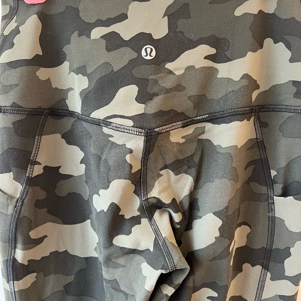 Lululemon Align 25" Leggings w/ Pockets in Heritage Camo Olive Size 6 - Picture 6 of 7